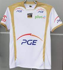 Skra bełchatów, competing as pge skra bełchatów for sponsorship reasons and officially called kps skra bełchatów sa, is a polish professional men's volleyball team based in bełchatów, founded in 1957. Koszulkareplikab Koszulka Replika Biala Pge Skra Belchatow Ceny I Opinie Ceneo Pl