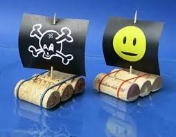 Aus Weinkorken Und Zahnstochern Kannst Du Ein Wassertaugliches Boot Basteln Gestalte Deine Eigenen Motive Und Erobere Di Boot Basteln Basteln Mit Kork Basteln