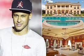 Neymar house in beverly hills has a tennis court, a cinema which can accommodate 14 guests, a jacuzzi, a swimming pool and up to 12 bathrooms. Inside Neymar S 7 000 A Night Airbnb Beverly Hills Mansion As The Brazil Star Hangs Out With Justin Bieber Mirror Online