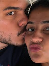 As vezes eu acho que ir pra praia vai resolver todos os meus problemas e  eles de fato se resolvem De um dia perfeito com a minha pessoa  preferida💓🌈🐛🦋