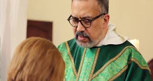 Entierran al sacerdote de Estelí Jaime Valdivia, quien falleció por  COVID-19