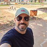 Eli Carra's Instagram, Twitter & Facebook