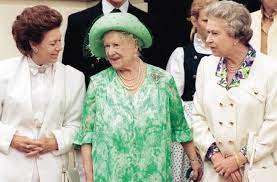 Februar stirbt ihre schwester margaret mit 72 jahren an den folgen eines schlaganfalls. Queen Elizabeth Ii Die Kleine Frau Mit Den Markanten Huten Ist In Grossbritannien So Etwas Wie Der Fels In Der Brandung Am 21 April Wird Sie 85 Jahre Alt Stuttgarter Zeitung