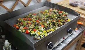 Petits Legumes Grilles A La Plancha Aux Herbes Cuisine A La Plancha Recette Plancha Legumes A La Plancha