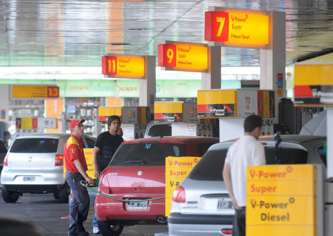 Los combustibles suben entre 2% y 5% y se rompe el acuerdo: cómo quedan los precios de referencia - 617 News