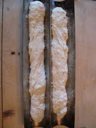 An Easy No Knead Spanish Style Baguette Barra De Pan Cooking And Baking Types Of Bread Food