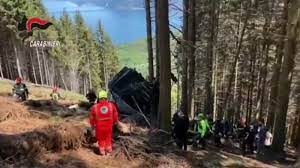 Una cabina della funivia è precipitata sul mottarone, nella zona intorno a stresa nel verbano: Ee5wd0m5ycni4m