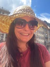 Could anyone make this pic a bit less blurred please? Thanking you in  advance 🌸