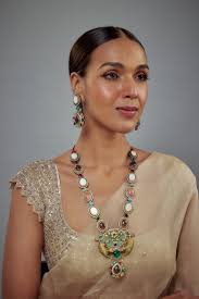 Vivinia By Vidhi Mehra