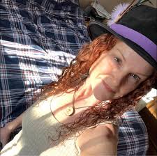 Create some fun "horses" for the kids with pool noodles and craft foam or  felt!