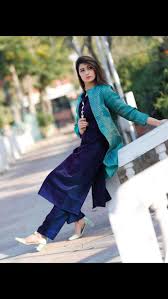 However, silver isn't the only metallic that blue works well with. What Are Some Colors That Go Well With Navy Blue Quora