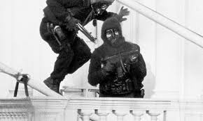 Sas On The Balcony Of Iranian Embassy 1980 Pinterest