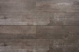 Zu empfehlen ist eine verfugung ton in ton, alternativ kann aber auch auf knirsch verlegt werden, sprich, ganz ohne fuge. Bodenfliese Holzoptik Anthrazit 15x90 Diefliesen Com