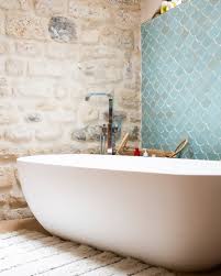 Les nuances allant du vert au bleu sont sans aucun doute les plus populaires pour ce type de carrelage. Carrelage Ecaille Comment L Utiliser Dans Sa Deco Shake My Blog