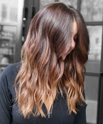 Assez chaude pour mettre en valeur le teint encore bronzé, mais assez sombre pour approfondir le look, c'est une coloration qui. 1001 Looks Tendance Qui Adoptent La Couleur Bronde