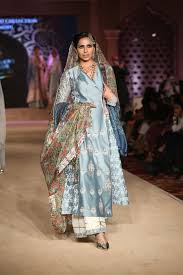 Bajirao Mastani S New Song Firstlook Deepika Priyanka S Steal Worthy Outfits Total Bridalin Indian Bridal Fashion Indian Fashion Pakistani Fashion Casual