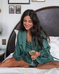 10 Ways To Orgasm According To Sex Therapists The Everygirl