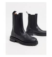 Dann seid ihr hier goldrichtig! Hosen In Stiefel Stecken Als Trend So Funktioniert Der Look Diesen Herbst