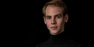 Jonathan Heck stammt aus Buchenbach, ist Komponist, Schauspieler und Geiger 