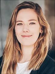 Laura Heyne's Instagram, Twitter & Facebook