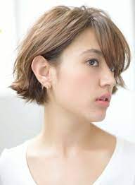 30代 40代の大人の女性におすすめ 2018も人気のヘアスタイル ショートヘア 華やかさと大人の女性らしさも備えた髪型 首周りもすっきりしてるので清潔感も抜群 前髪のあり なし別で 上品なショートヘアスタイルを厳選しました hair beauty hairstyle hair styles