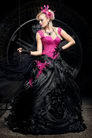 Der ursprüngliche name der stadt war lutterdorf. Extravagante Brautmode Und Ausgefallene Hochzeitsanzuge Extravagante Brautmode Ausgefallene Hochzeitsanzuge Gehrocke