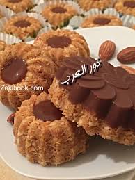 كنافة بشكل جديد واحدة بالتوفي والثانية بالشوكلاطة زاكي Food Sweets Desserts Desserts