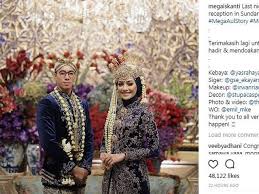 Rias pengantin widi salon berlokasi di dusun cirahab rt 05 rw 02, desa bendasari, kecamatan sadananya, kabupaten ciamis, jawa barat. Inspirasi Busana Pengantin Sunda Dengan Siger Untuk Hijabers Fashion Beauty Liputan6 Com