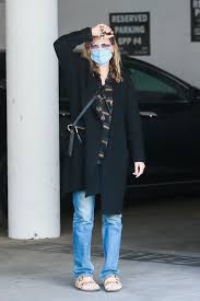 More pics of michelle pfeiffer layered cut. Michelle Pfeiffer Out In Santa Monica 01 11 2021 Hawtcelebs