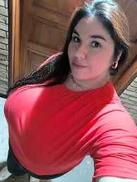 marvelous busty beauty 😍