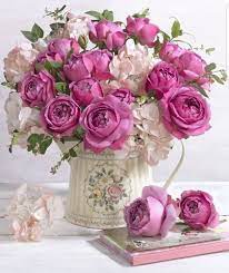 Beautiful glamorous happy birthday flowers images. Keptalalat A Kovetkezore La Multi Ani Glamour Flower Arrangements Beautiful Flower Arrangements Birthday Flowers
