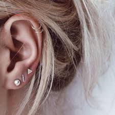 Check out our helix piercing selection for the very best in unique or custom, handmade pieces from our серьги shops. Earpiercingideas Ohrpiercing Helix Piercing Piercings Ohr
