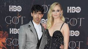 Sophie turner is seemingly confirming her sexuality with a post she put up on instagram this week. Got Star Ehelicht Joe Jonas Sophie Turner Heiratet Uberraschend In Vegas N Tv De