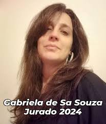 Gabriela Elisa de Sa Souza. Lic. en Administración y Gestión Cultural.  Estudió Maestría en Administración de Organizaciones del Sector Cultural y  Creativo, con orientación Audiovisual, en la UBA; es docente de la