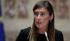 Dunque la boschi parla del suo futuro, declinando il suggerimento di maurizio costanzo, ovvero di darsi alla televisione dopo la politica: Maria Elena Boschi Eta Biografia E Curriculum Iv Vita Privata The Italian Times