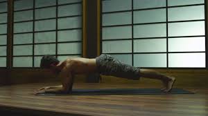 Si Vous Faites Seulement 10 Postures De Yoga Faites Celles Ci Sante Nutrition Yoga Poses Yoga Fitness Yoga Pilates