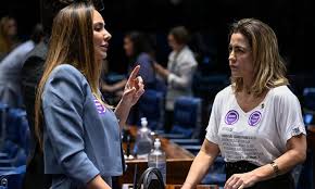 Senado aprova projeto que equipara misoginia ao crime de racismo