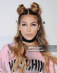 Linda Raphael's Instagram, Twitter & Facebook