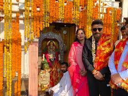vivek ranjan agnihotri on twitter bhagya laxmi temple in charminar is a perfect beginning to the republic day with aaartsofficial shashi ji in red saree has aline protected this temple and fought bhagya laxmi temple in charminar is a