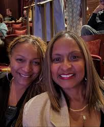 Making spirits bright with my bonus sistas ❤️🎄💃🏽