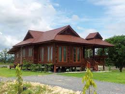 Walaupun pokok krismas ini mungkin kelihatan sederhana, lilin emas buatan tangan dan tema pedesaan 42. Reka Bentuk Rumah Kayu Desainrumahid Com
