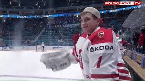Hokejisté už v rize trénovali, led i provizorní zimák si chválí. Kazachstan Polska 2 3 Youtube