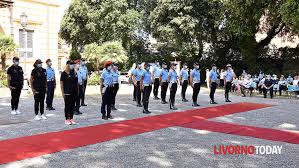 Sottoposto a normale controllo, il ragazzo aveva iniziato ad inveire contro gli agenti con pesanti insulti e offese. Livorno La Municipale Festeggia Il 275esimo Anniversario Foto