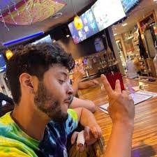 Sean Steinbach's Instagram, Twitter & Facebook