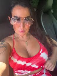 Struggles and experiences with sobriety and controlled drinking