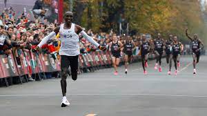 Dennis kimetto's world record performance at the berlin marathon is hard to fully appreciate. Eliud Kipchoge Breaks Two Hour Marathon Barrier The New York Times