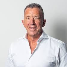 Neil Raymond's Instagram, Twitter & Facebook