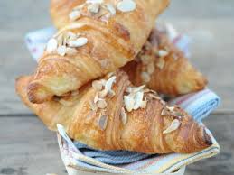 Croissant Au Miel Et Aux Amandes Recettes Recette Recette Alimentation Recette Croissant