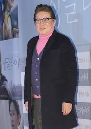 김용건 김용건은 1946년 5월 8일생으로 올해 75세 입니다. Govwkdqxxf4bpm