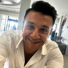 Hello dear friends. I'm in the process of planking the deck